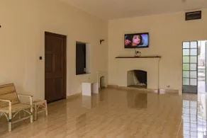 Tooro Fairway Hotel - Image 2