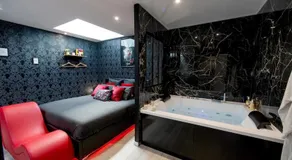 * Love Room jacuzzi * - Image 3