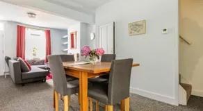 Central Beach Cottage - outside conservation area, minutes walk to all amenities - Image 3
