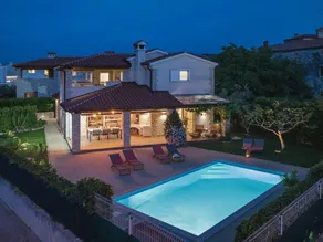 Villa in Novigrad with Pool near Beach - Image 4