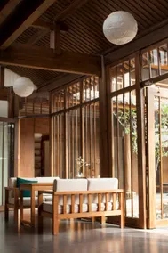 Dali Square Inn - Image 3