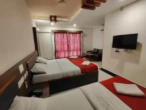 Hotel Picnic - Image 4