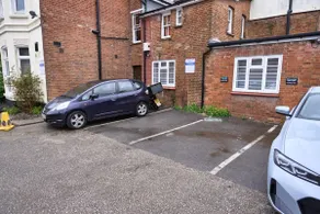 Apartment in Buckinghamshire with Secured Parking - Image 4