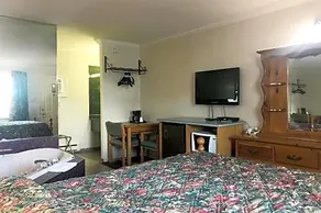 Lamplighter Motel - Image 4