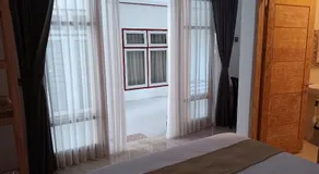 Manuh Guest House - Image 2
