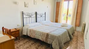 Hostal La Alberca - Image 2