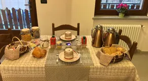 Au Coin Du Chateau - Image 3