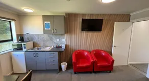 Academy Lodge Motel - Image 4
