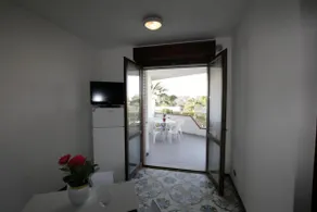 Residence Le Magnolie Three-room apartment near the beach - Image 4