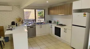 Sunnybank Hills Home - Near Shopping & Dining - Image 2