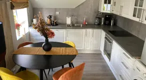 Downtown Historical House with Renovated apartments free P near - Image 3
