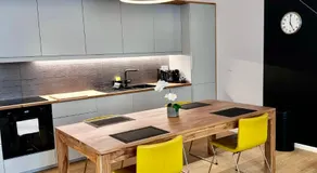Old Town Antibes Apartment with AC 320m from Beach - Image 2