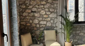 Wood & Stone Guesthouse - Image 2