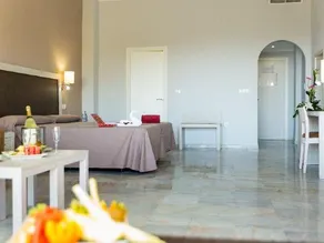 Hotel Faranda Express Pathos Gijón - Image 4