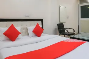 OYO 69889 Hotel Premium - Image 2