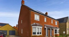 Westbury Getaway - Large 3 Bedroom House - Image 5