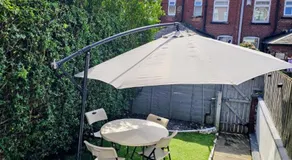 4 Bedroom House Sleeps 8 Free Parking & WiFi - Image 3