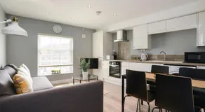 Arena Apartments - Stylish and Homely Apartments by the Ice Arena with Parking - Image 3