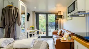 1 Bed in Christchurch oc-90444 - Image 2