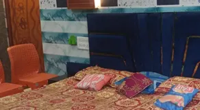 Kanha ji 5 star PG family 12 rooms near lord Krishna temple free pick up service also Activa rent - Image 5