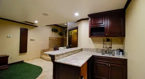 OYO Pinewood Inn & Suites Silsbee - Image 3