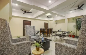 Hotel skyline - Image 2