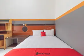 RedDoorz At Merdeka Street Garut - Image 2