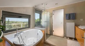 Blue & Green View Villa - Image 4