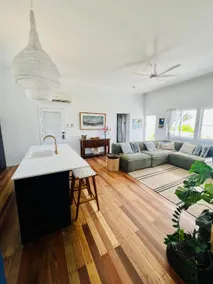 On the Beach, Seaview's, Bowen Beach House - Image 2