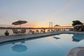 Clover Island Inn - Image 3