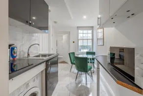 1 Bed Studio Apartment opposite Liverpool Street station - Image 3
