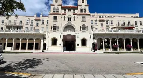 The Green Room - Poolside Studio with Parking Spot at 1920s Historic Residence on Palm Beach Island - Image 3