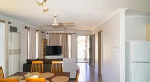 COZY 2 BEDROOM HOUSE /MELBOURNE - Image 3
