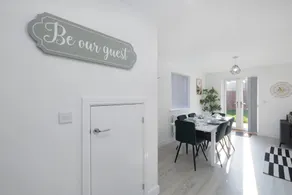 Luxaura 5 Bedroom 3 Bath Service House with Parking - Image 5