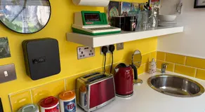 Cherry Cottage Retro Stay, Stourport-on-Severn - Image 5