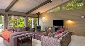 Lakeside Escape 5BR Hot Tub Family Friendly - Image 3