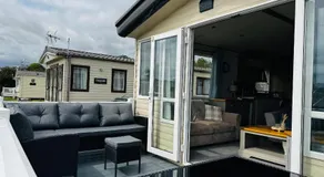 Cosy 2 bed in Dovercourt Holiday Park -Sleeps 6 - Image 3
