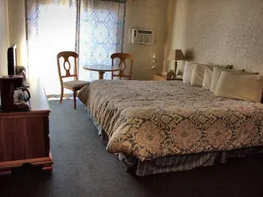 Bay Front Inn - Image 4