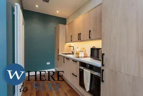 Stylish 2bed apartment underneath Edinburgh castle - Image 5