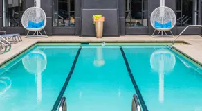 Noho Haven 2 bed Apt with FREE Parking - Image 3