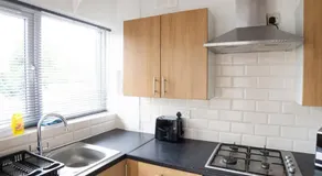 3 Bed Pet Friendly Home, With BBQ - Image 5