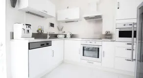 White Luxury Penthouse in City Centre - Image 4