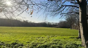 2-Bed Apartment Near ExCeL - Free Parking & WiFi - Ideal for Families, Business & Leisure - Image 4