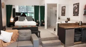 Gallery Walk Chalets - Tamborine Mountain - Image 2