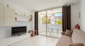 Un dormitorio en Playa de las Américas - Image 2