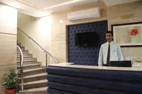Hotel The Zodiac - Image 2