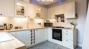 2 Bed Townhouse with Garden & Parking - Image 4