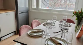 Modern and beautiful two-bedroom apartment, WiFi and parking - Image 4