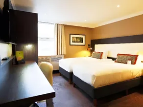 Holiday Inn Express London Earls Court - Image 2