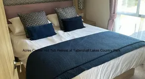 Acres Corner Retreat Inc Hot tub at Tattershall Lakes Country Park - Image 2